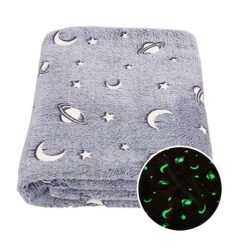 Tamsoje šviečiantis pledas MESA LIVING, 127x152 cm – SvarosPrekes.lt